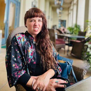 Meet your Posher, Liz